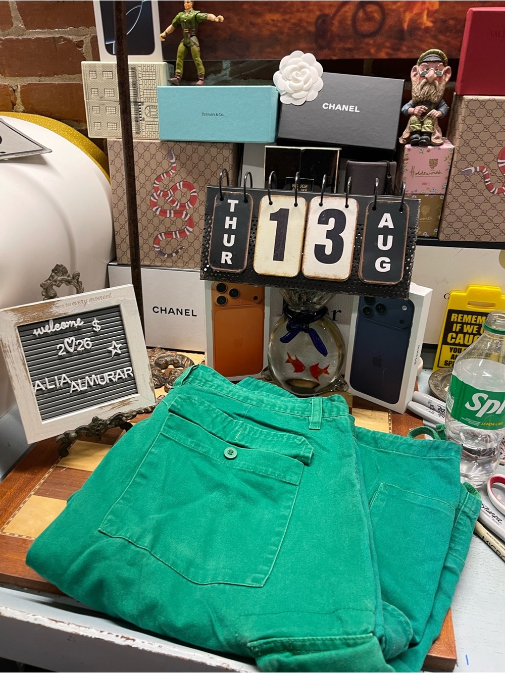 kelly green 100% cotton trousers or shorts feature a size 40